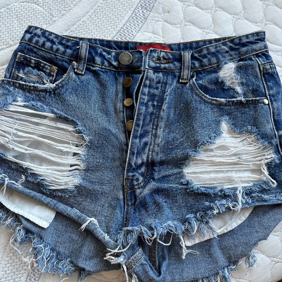 signature distressed shorts - Picture 1 of 4